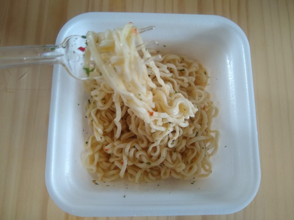 駄菓子屋さんで大人気の鰹と昆布だしが美味しい うどん屋しんちゃん 35g×30個 おやつ インスタント カップうどん カップ麺 ミニカップ ラーメン  即席麺 夜食 駄菓子 ４月製造分よりフォーク同梱廃止 【初回限定お試し価格】 35g×30個