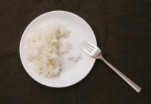 2020年10月16日(金)は世界食糧デー 世界食糧デーのイメージ写真(ごはんを食べ残した写真)